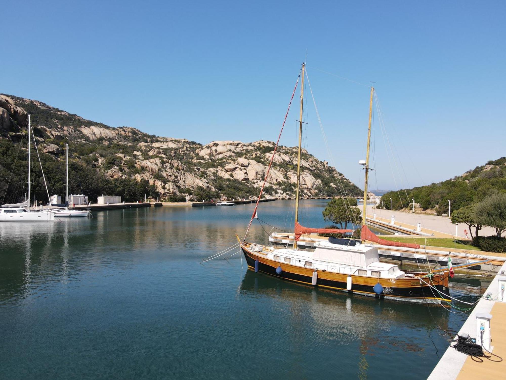 Domus Aparthotel 3*